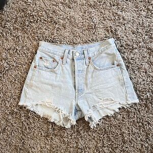 light wash levi short